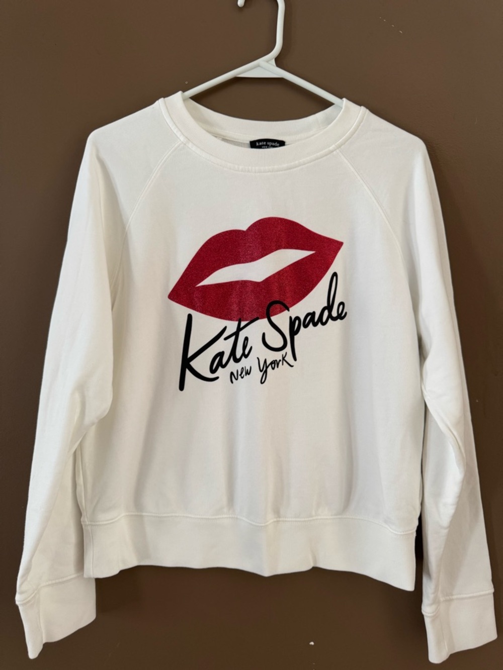 💋kate spade White Crewneck Sweatshirt with Red Lip Graphic